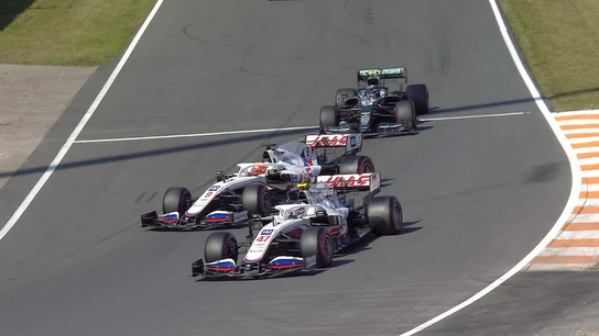 Sebastian Vettel, ante los dos Haas Sebastian Vettel, ante los dos Haas