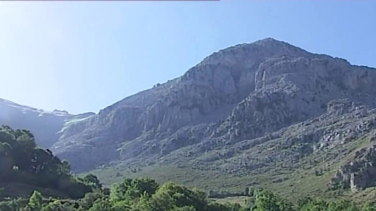 Mueren dos senderistas despeñadas tras caer por una ladera en Cantabria