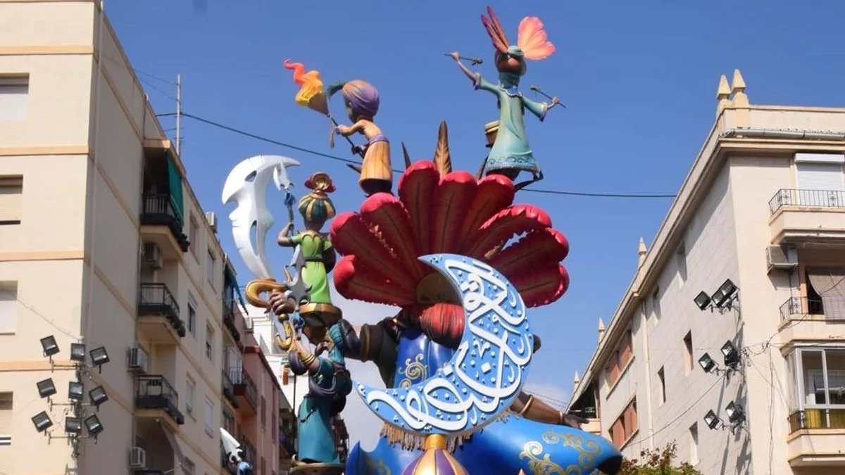 Una comisión fallera salva del fuego la imagen de una mezquita y de una Media Luna a petición de la comunidad musulmana