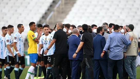 Los jugadores de Argentina se van del campo Los jugadores de Argentina se van del campo