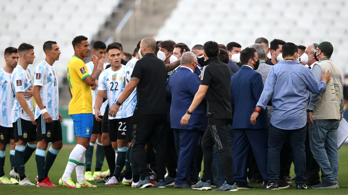 Los jugadores de Argentina se van del campo