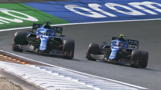 Fernando Alonso, por delante de Esteban Ocon Fernando Alonso, por delante de Esteban Ocon