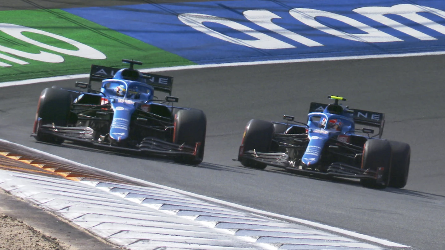 Fernando Alonso, por delante de Esteban Ocon Fernando Alonso, por delante de Esteban Ocon