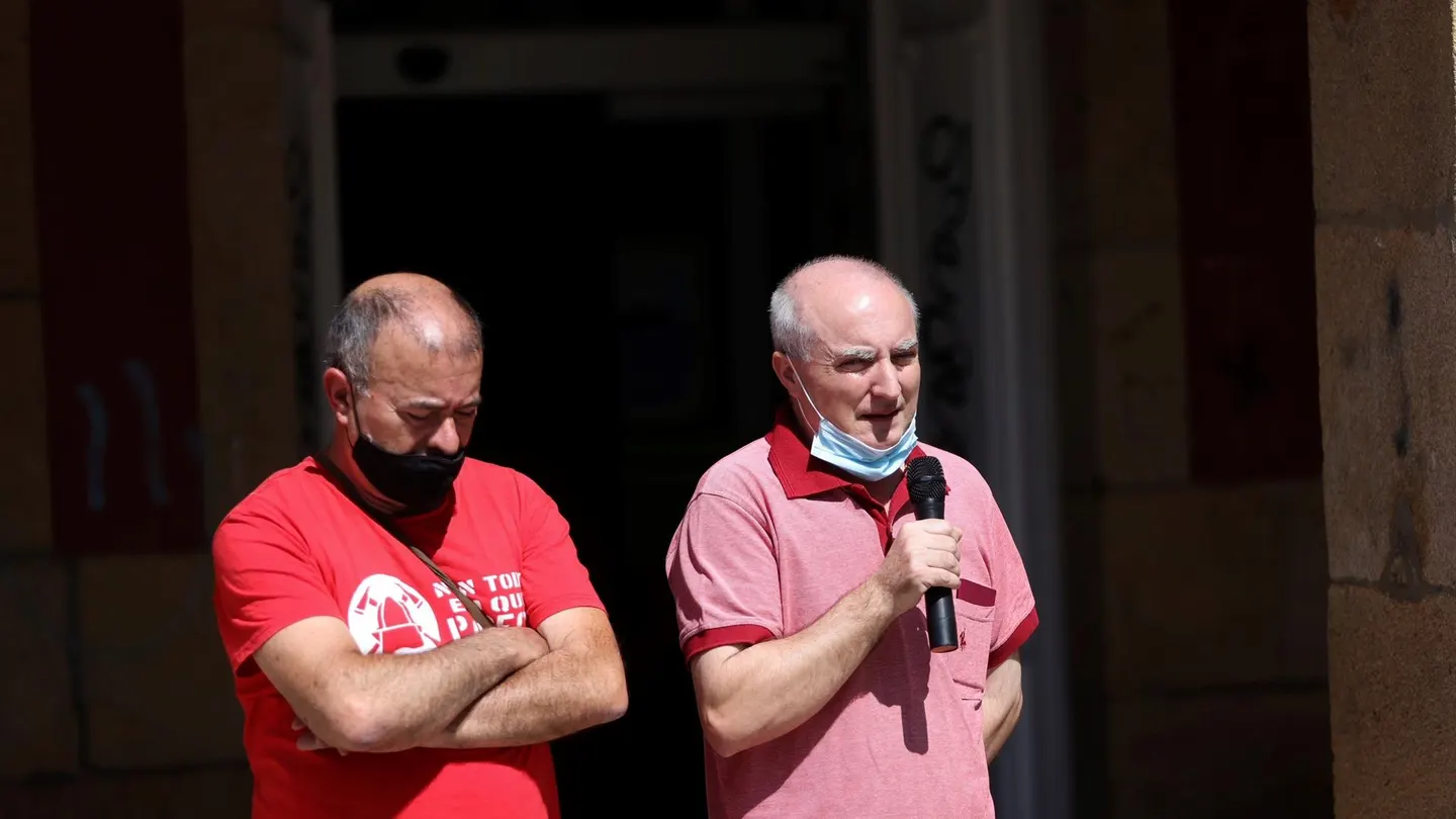 El marinero Pablo Costas protagoniza un pequeño gesto de agradecimiento a sus vecinos de Bueu. El marinero Pablo Costas protagoniza un pequeño gesto de agradecimiento a sus vecinos de Bueu.