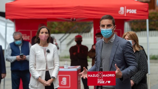 Juan Lobato interviene durante un acto organizado en la Plaza de las Hermandades, el 21 de abril de 2021. Juan Lobato interviene durante un acto organizado en la Plaza de las Hermandades, el 21 de abril de 2021.