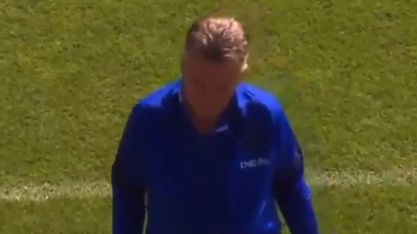 Van Gaal imita a los Fórmula 1 tras 'cazar' a De Jong viendo el GP de País Bajos Van Gaal imita a los Fórmula 1 tras 'cazar' a De Jong viendo el GP de País Bajos
