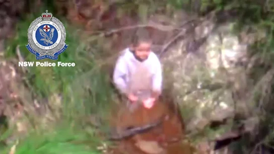 Rescatan a niño autista de 3 años tras 4 días desaparecido en un bosque de Australia Rescatan a niño autista de 3 años tras 4 días desaparecido en un bosque de Australia