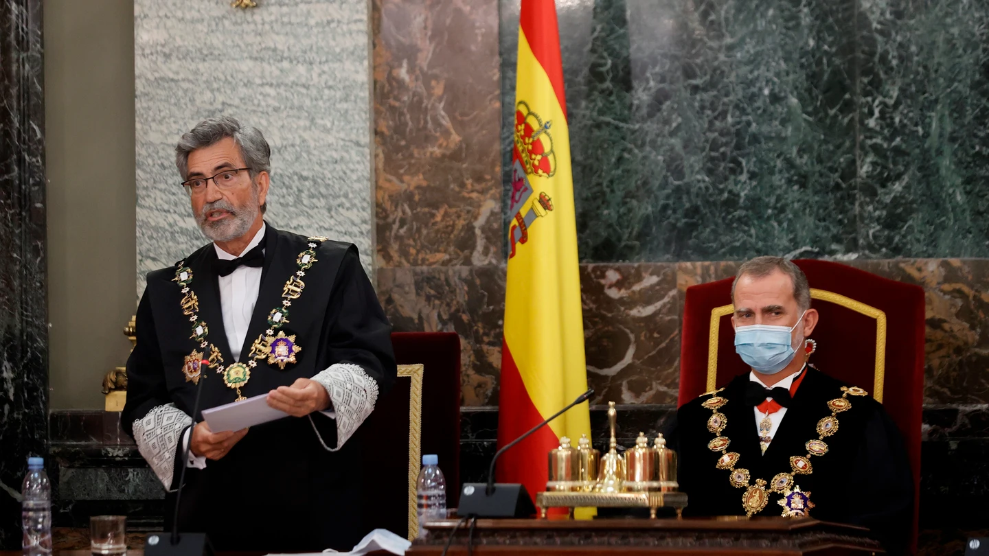 El rey Felipe VI y Carlos Lesmes durante la celebración del acto de apertura del Año Judicial El rey Felipe VI y Carlos Lesmes durante la celebración del acto de apertura del Año Judicial