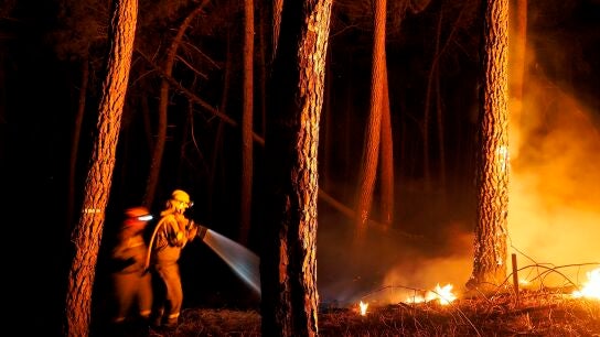La Unidad Militar de Emergencias (UME) ha acudido este lunes a la localidad lucense de Ribas de Sil con 63 efectivos y 26 medios