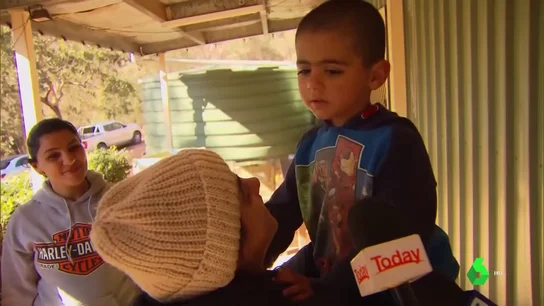 niño autista bosque niño autista bosque