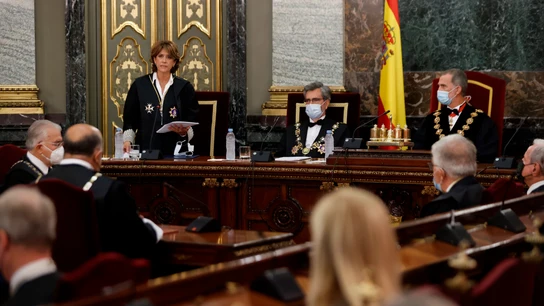 El rey Felipe VI, el presidente del Tribunal Supremo y del Consejo General del Poder Judicial, Carlos Lesmes, y la fiscal general del Estado, Dolores Delgado EFE