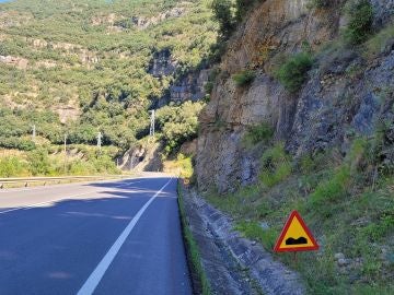 Pronunciado badén en esta carretera de Huesca
