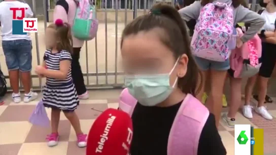 "Es un rollo, pero hay que sobrevivir": la respuesta viral de un niña sobre usar mascarilla en el colegio "Es un rollo, pero hay que sobrevivir": la respuesta viral de un niña sobre usar mascarilla en el colegio