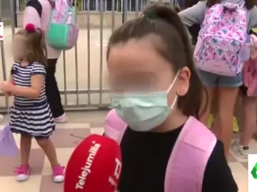 &quot;Es un rollo, pero hay que sobrevivir&quot;: la respuesta viral de un niña sobre usar mascarilla en el colegio