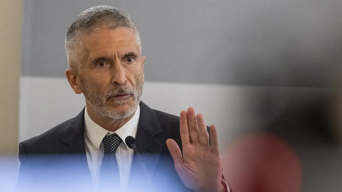 Grande-Marlaska califica como "hecho anecdótico" la falsa denuncia homófoba y pide "no frivolizar los delitos de odio" Grande-Marlaska califica como "hecho anecdótico" la falsa denuncia homófoba y pide "no frivolizar los delitos de odio"