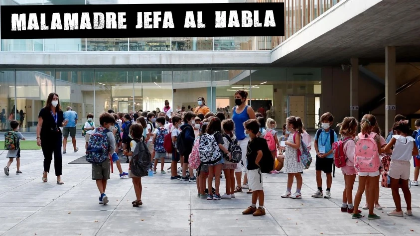 Los niños llegan al colegio en San Sebastián 