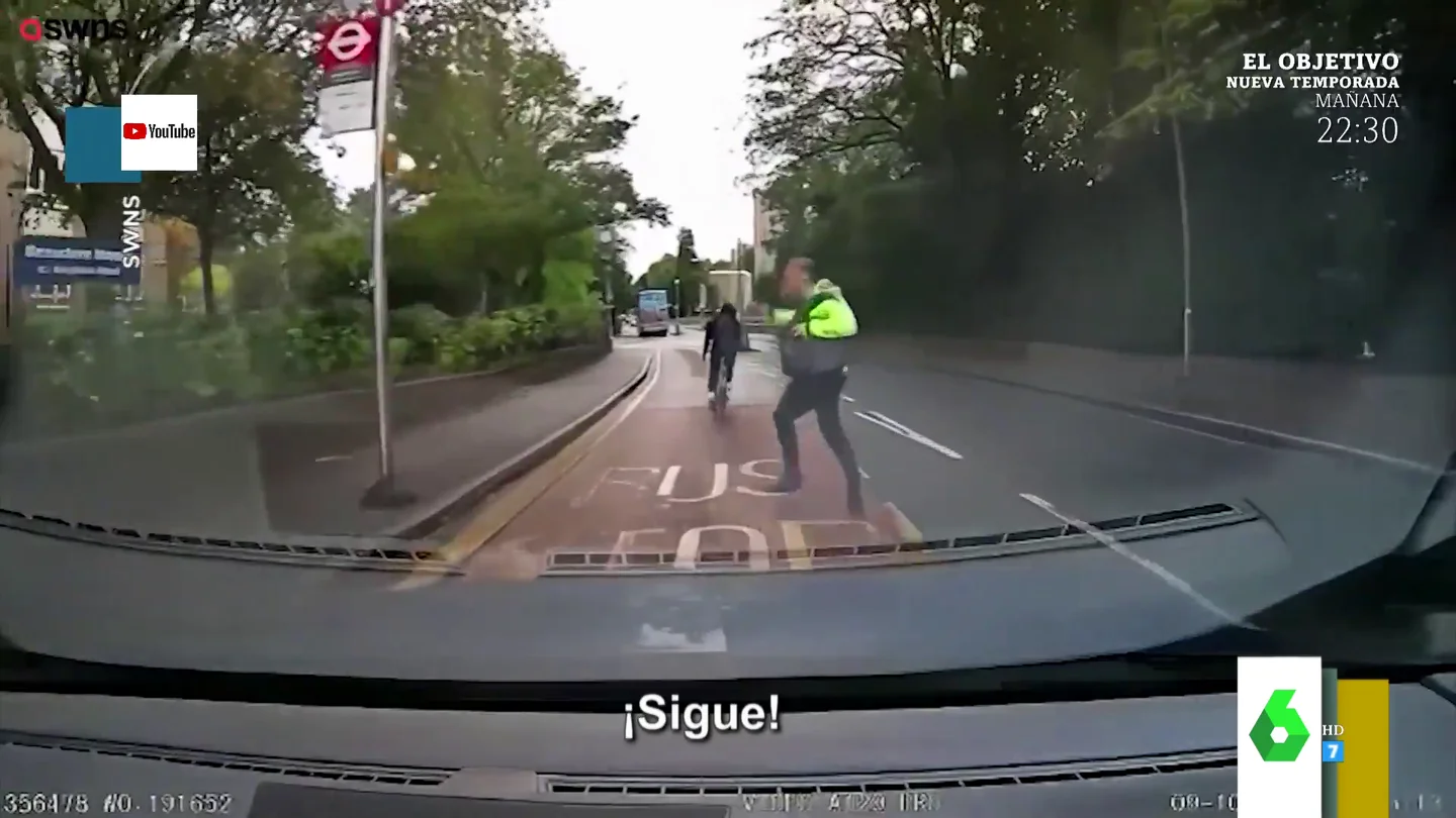 La increíble persecución de un coche a un ladrón de bicicletas La increíble persecución de un coche a un ladrón de bicicletas