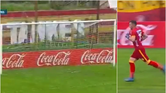 Un árbitro reanuda un partido con un portero en el vestuario Un árbitro reanuda un partido con un portero en el vestuario