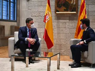El presidente del Gobierno, Pedro Sánchez, durante su reunión con el presidente de la Generalitat, Pere Aragonès, en Barcelona.