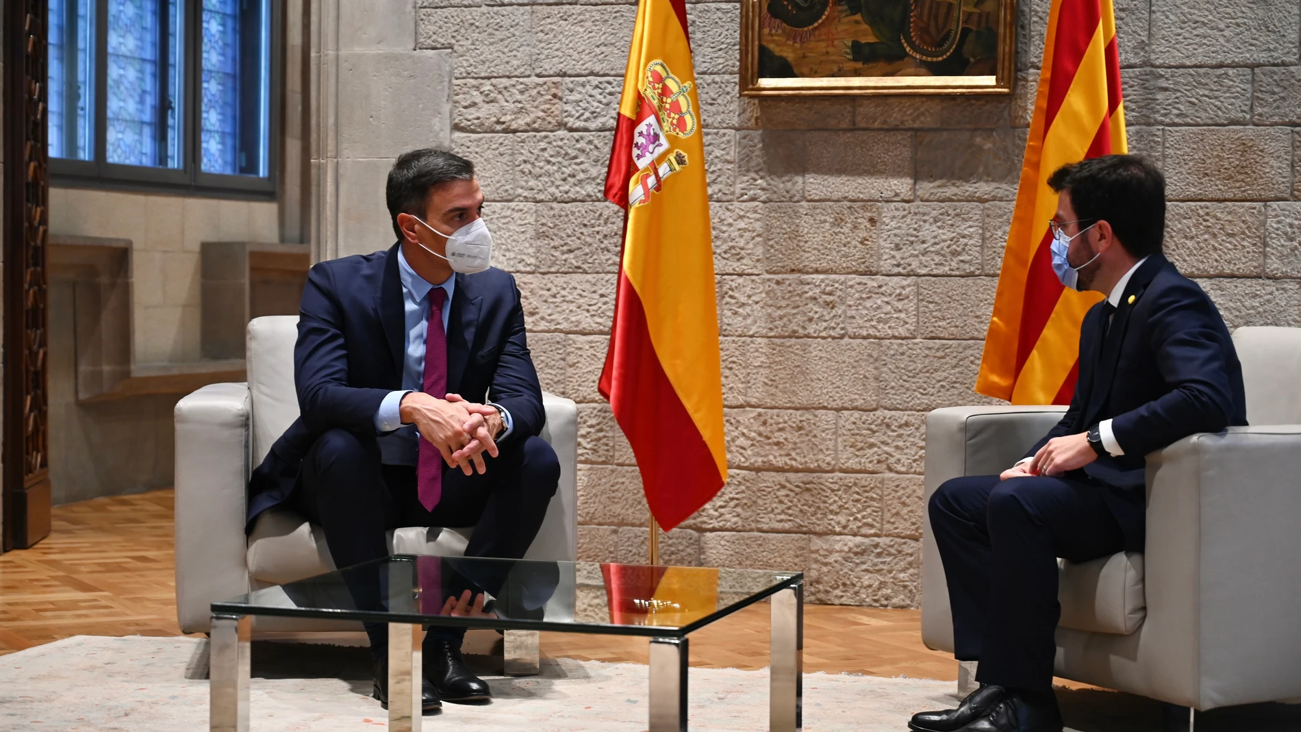 El presidente del Gobierno, Pedro Sánchez, durante su reunión con el presidente de la Generalitat, Pere Aragonès, en Barcelona.