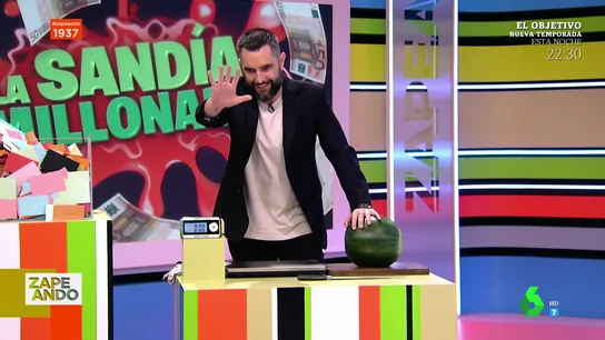 El surrealista momento de un espectador con Dani Mateo en el reto de la sandía millonaria: "¡Ole tus huevos!" El surrealista momento de un espectador con Dani Mateo en el reto de la sandía millonaria: "¡Ole tus huevos!"