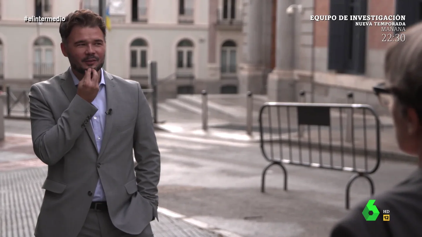 Rufián confiesa en El Intermedio que ha llegado a "robar latas en un supermercado" porque ha sido "muy pobre" Rufián confiesa en El Intermedio que ha llegado a "robar latas en un supermercado" porque ha sido "muy pobre"