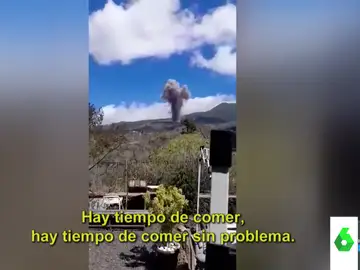 &quot;Hay tiempo de comer sin problemas&quot;: los virales de la erupción del volcán en La Palma que arrasan en redes