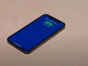 IKEA lanza un cargador inalámbrico para tu móvil que se oculta bajo el escritorio IKEA lanza un cargador inalámbrico para tu móvil que se oculta bajo el escritorio