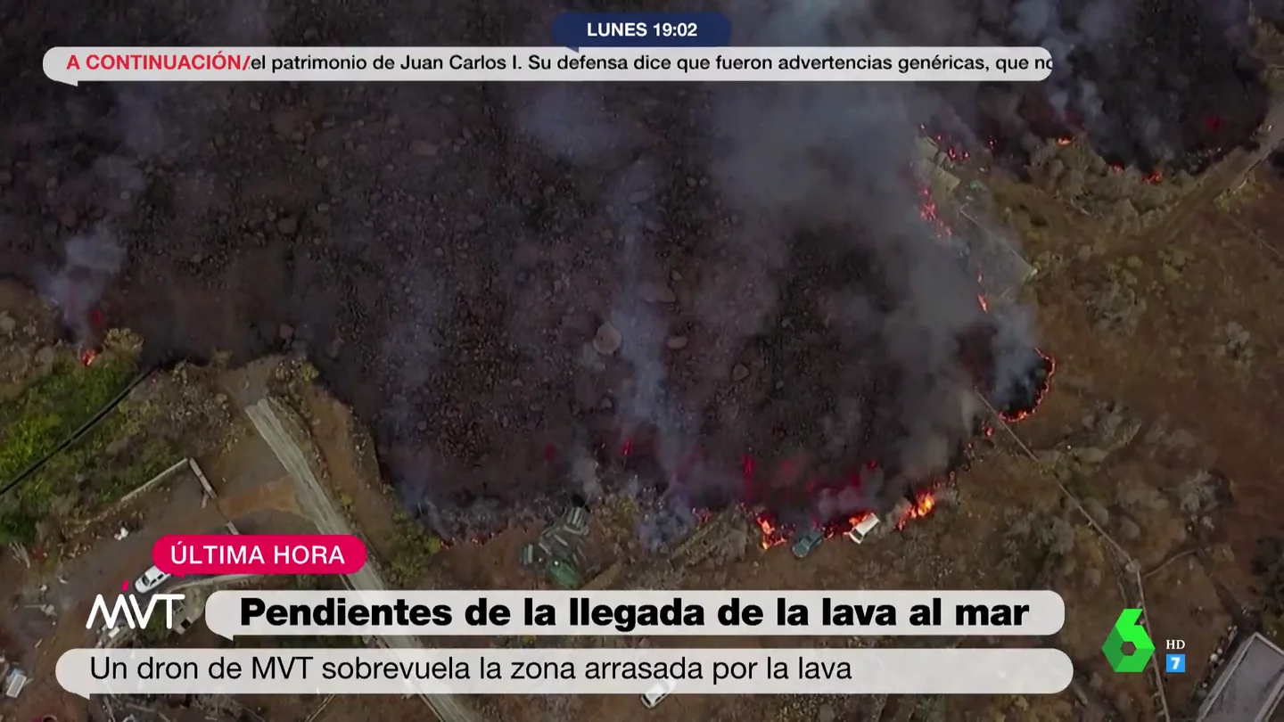 Imágenes exclusivas del volcán de La Palma: el río de lava avanza imparable hacia el mar Imágenes exclusivas del volcán de La Palma: el río de lava avanza imparable hacia el mar