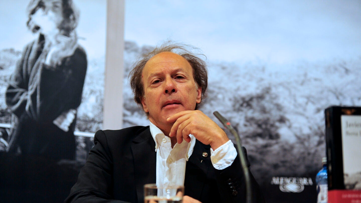 Javier Mar&iacute;as