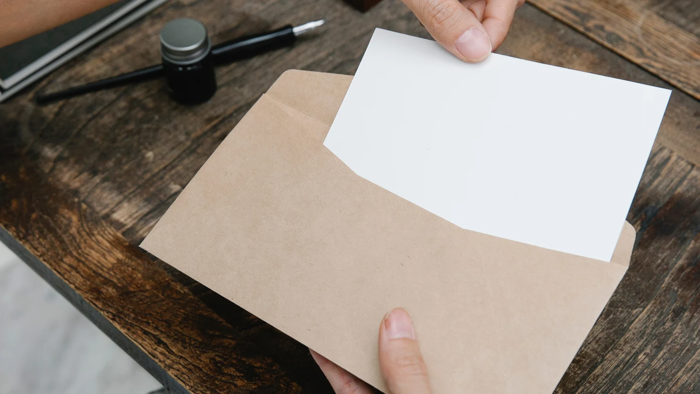 Cómo escribir bien las direcciones en el sobre de una carta Cómo escribir bien las direcciones en el sobre de una carta