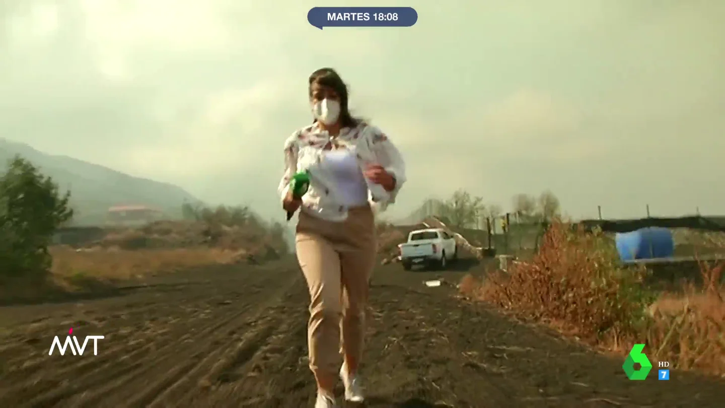 Así vivío Aurora Lozano, reportera de laSexta, el estremecedor rugido del volcán de La Palma Así vivío Aurora Lozano, reportera de laSexta, el estremecedor rugido del volcán de La Palma
