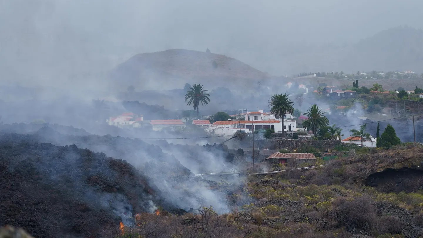 Una colada se desplaza por el barrio de Todoque, en el municipio de Los Llanos Una colada se desplaza por el barrio de Todoque, en el municipio de Los Llanos