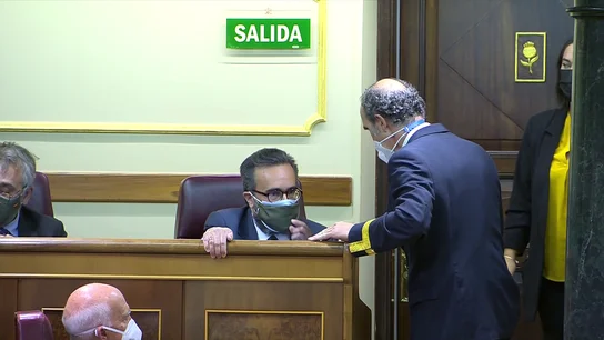 Lío en el Congreso al negarse un diputado de Vox a abandonar el Pleno Lío en el Congreso al negarse un diputado de Vox a abandonar el Pleno