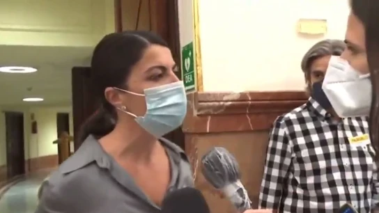 Macarena Olona se enfrenta con una periodista de laSexta tras preguntarle su opinión sobre el insulto de "bruja" a una diputada del PSOE Macarena Olona se enfrenta con una periodista de laSexta tras preguntarle su opinión sobre el insulto de "bruja" a una diputada del PSOE