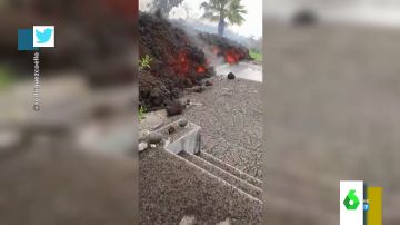 "Las convierte en calderas hirviendo": el impactante momento en el que la lava se sumerge en las piscinas de La Palma