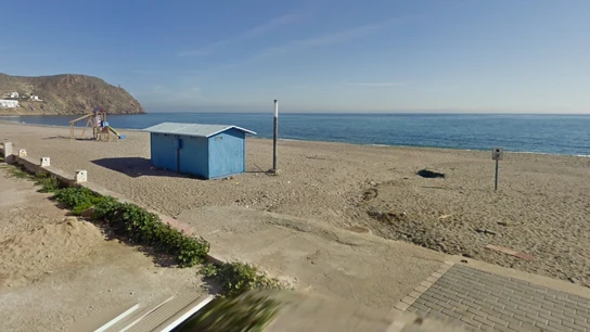 La playa de Carboneras, en Almería, donde han aparecido flotando varios cadáveres La playa de Carboneras, en Almería, donde han aparecido flotando varios cadáveres