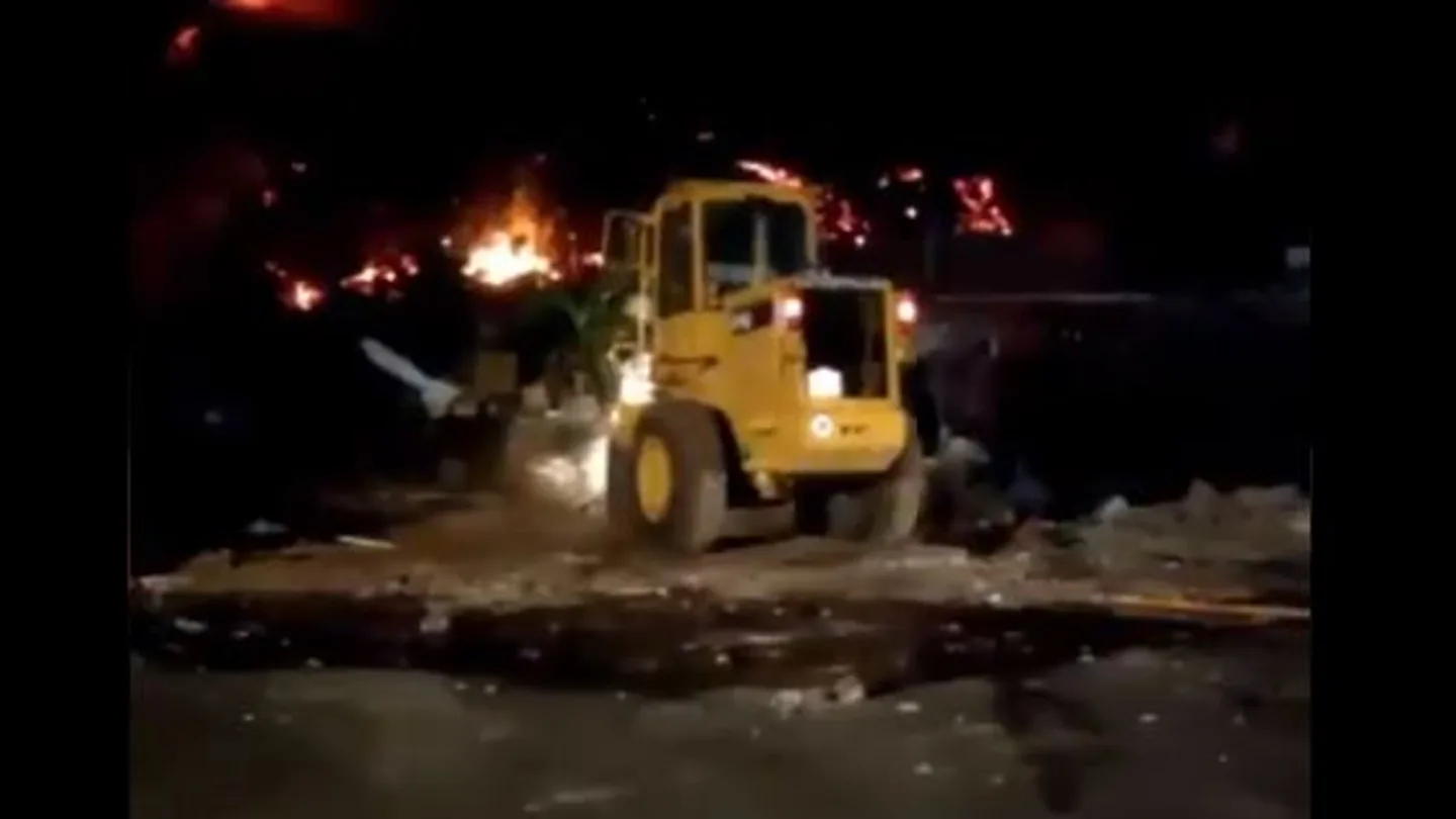 Trabajos de los bomberos en Todoque Trabajos de los bomberos en Todoque
