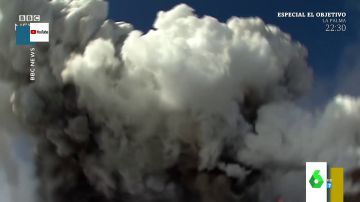 Este fue el impactante momento en el que el volcán Etna abrió una de sus bocas junto a un equipo de la BBC