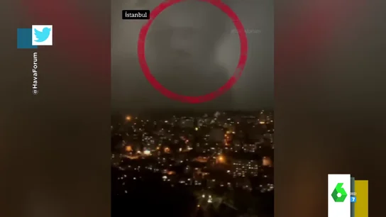 ¿Es Voldemort el que se 'esconde' tras estas nubes? Las imágenes de la tormenta en Estambul que se han hecho virales ¿Es Voldemort el que se 'esconde' tras estas nubes? Las imágenes de la tormenta en Estambul que se han hecho virales