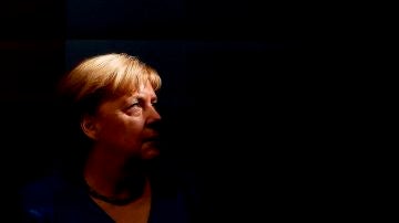 La canciller alemana Angela Merkel asiste al cierre de campaña electoral del CDU