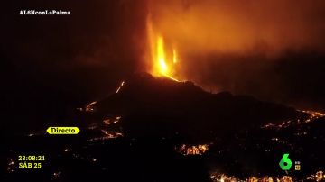 Las impactantes imágenes nocturnas del volcán de La Palma a vista de pájaro