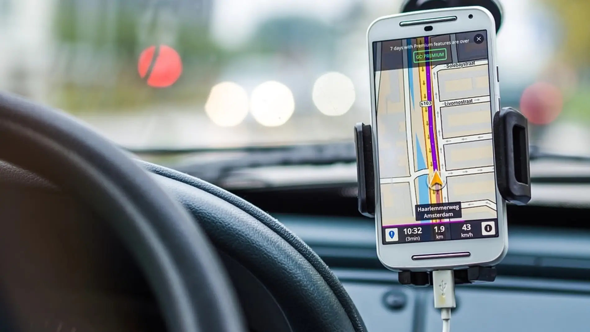 Adiós a las dudas: la DGT explica cómo que usar el GPS de tu móvil para evitar multas de hasta euros