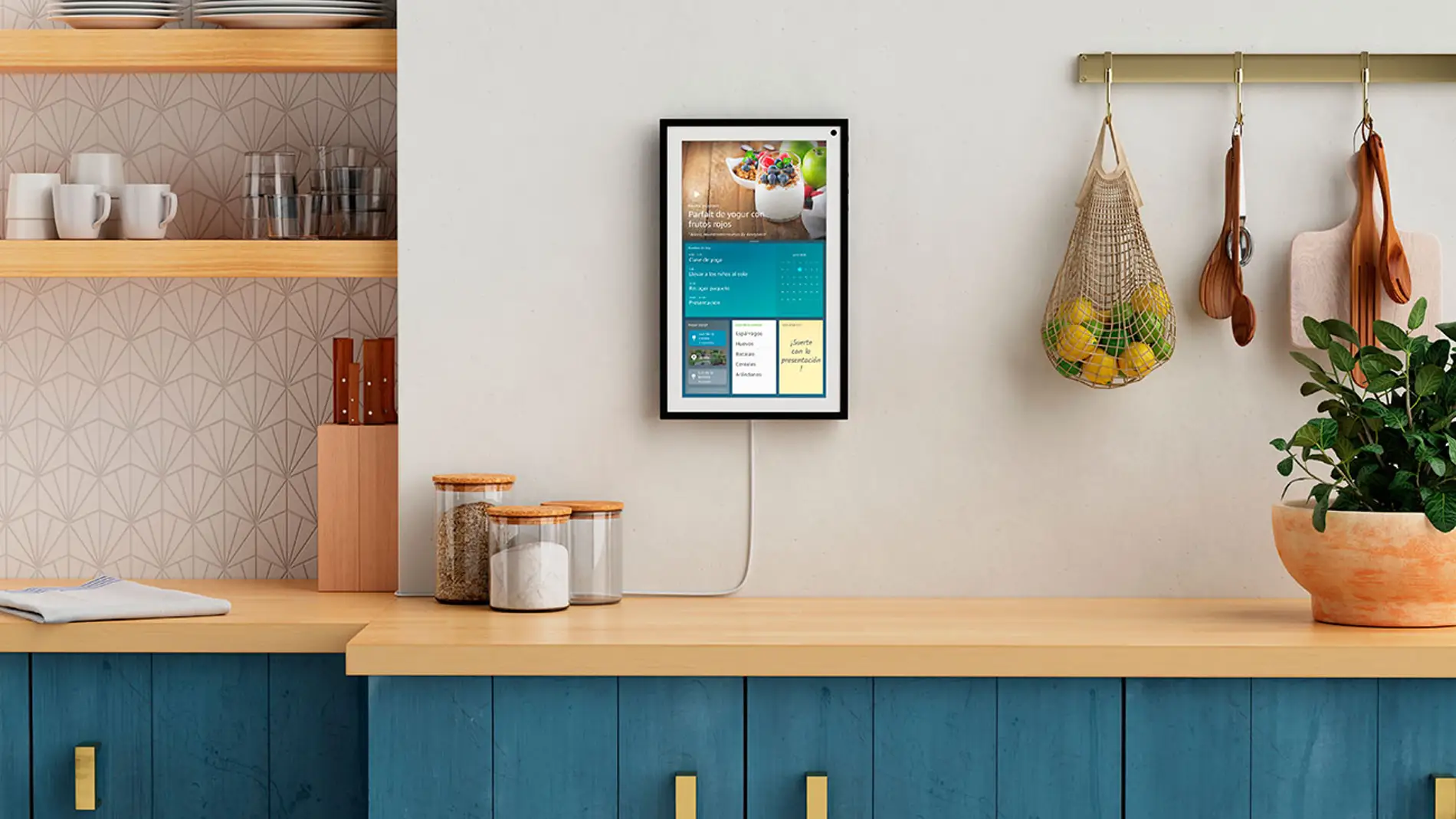 El nuevo Amazon Echo Show 15 es más grande y se fija a la pared