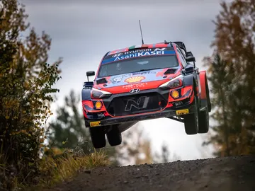 Los Hyundai dan la sorpresa en el arranque del Rally de Finlandia Los Hyundai dan la sorpresa en el arranque del Rally de Finlandia