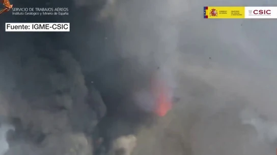 Un dron graba la lluvia de piroclastos Un dron graba la lluvia de piroclastos