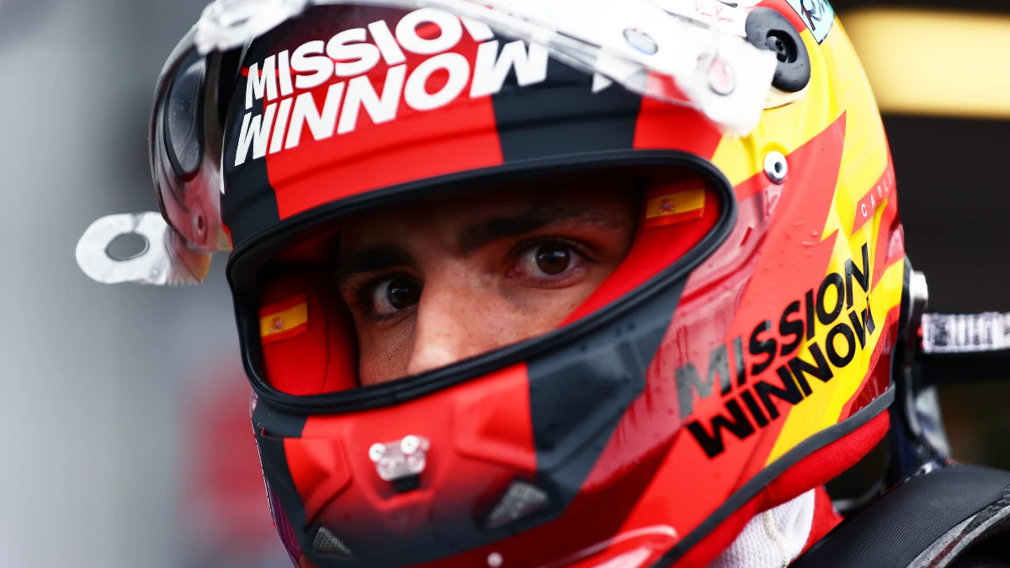 Carlos Sainz, bajo el casco Carlos Sainz, bajo el casco