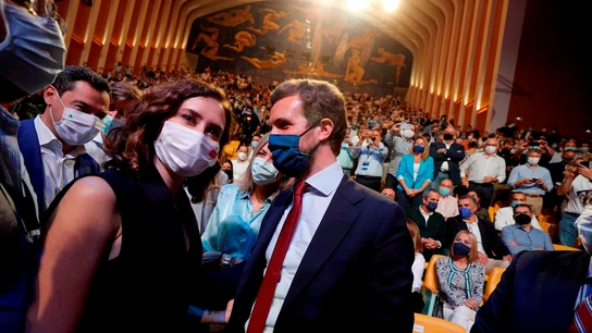El líder del PP, Pablo Casado, con la presidenta de la Comunidad de Madrid, Isabel Díaz Ayuso El líder del PP, Pablo Casado, con la presidenta de la Comunidad de Madrid, Isabel Díaz Ayuso