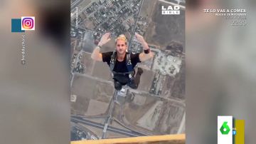El impactante salto al vacío de un joven desde 2.500 metros de altura