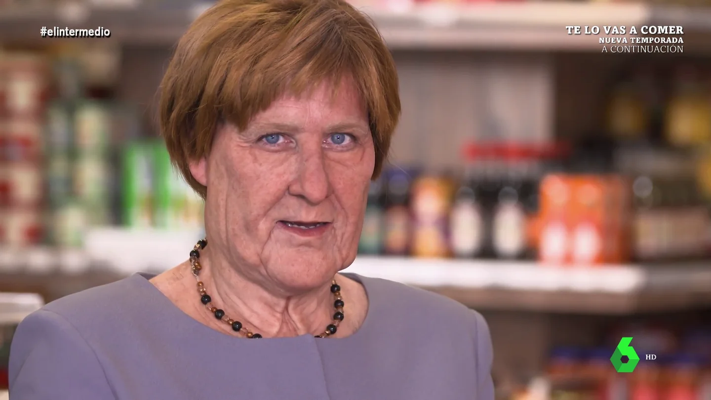 La imitación de Joaquín Reyes a Angela Merkel, la "canciller de Europa" La imitación de Joaquín Reyes a Angela Merkel, la "canciller de Europa"